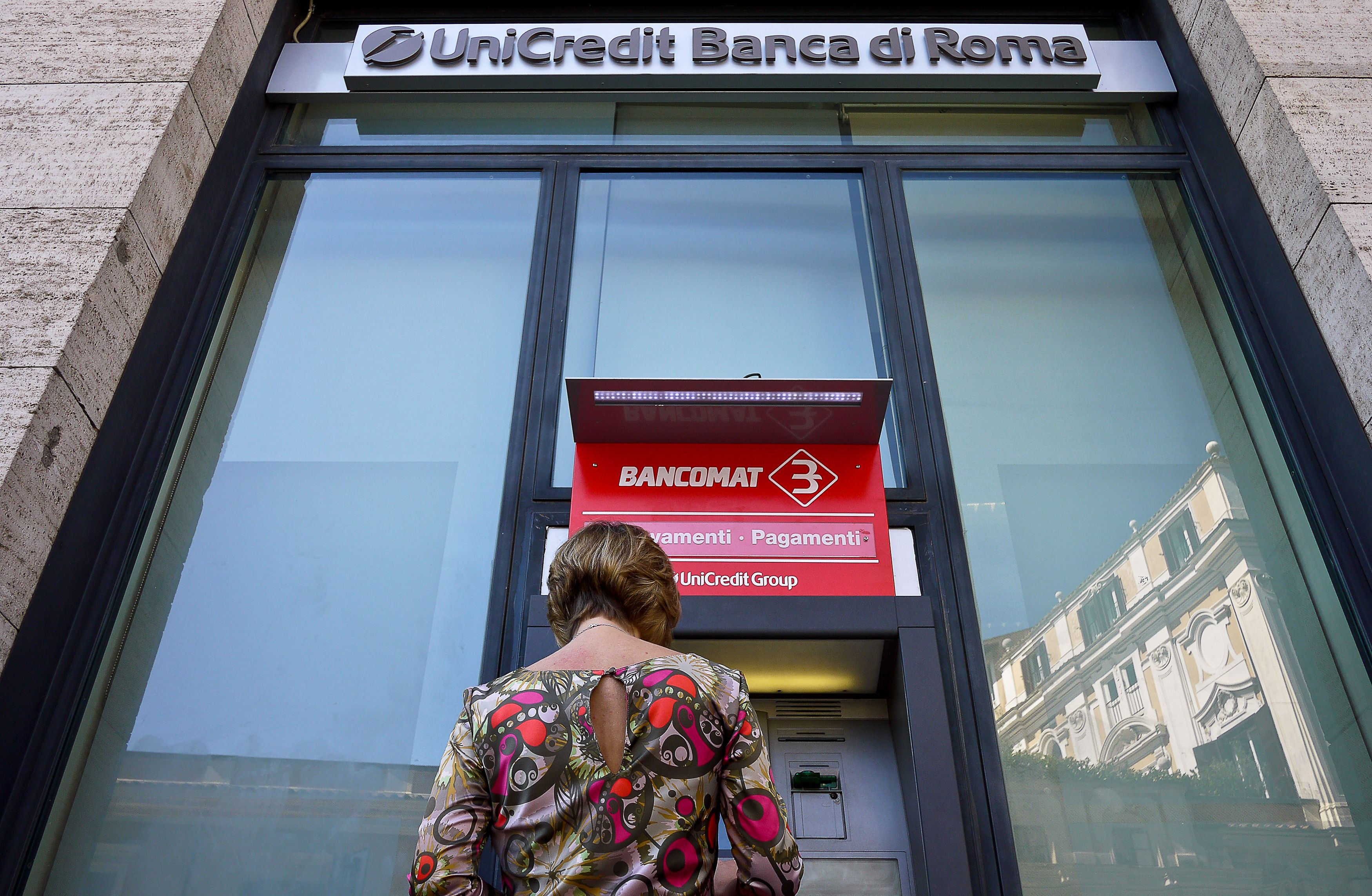 Moody's a retrogradat Raiffeisen, UniCredit si Erste, banca ce detine in Romania grupul BCR