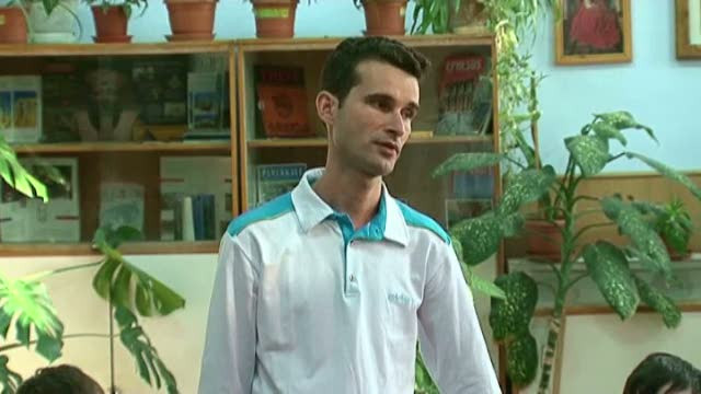 Profesorul din Targu Mures vine cu o explicatie halucinanta. De ce isi obliga elevii sa se dezbrace