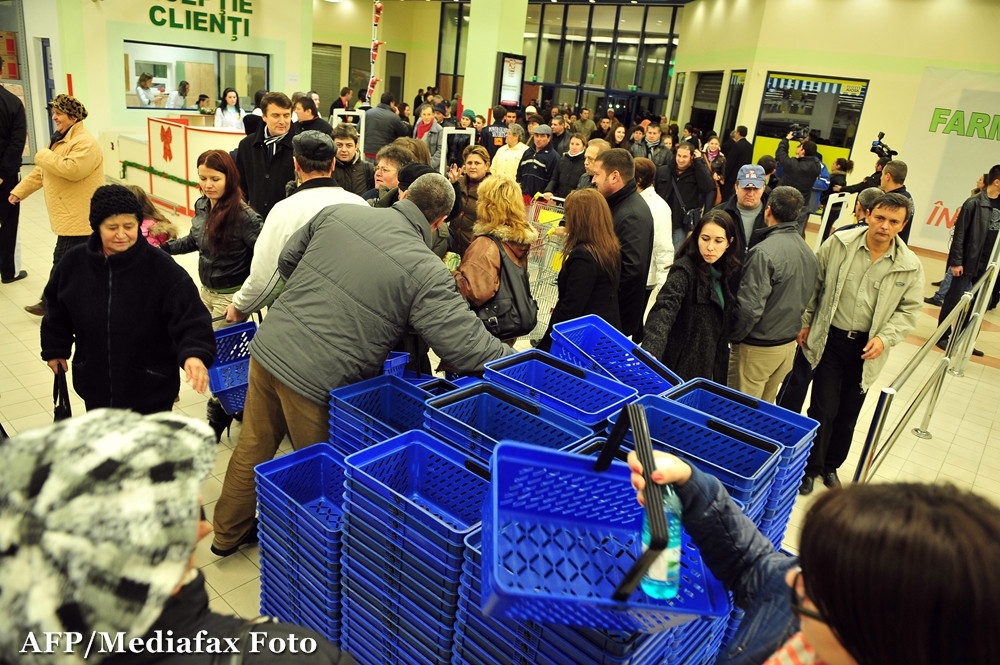 La Repubblica: Romanii si germanii, singurii din UE care nu au redus consumul pe fondul crizei