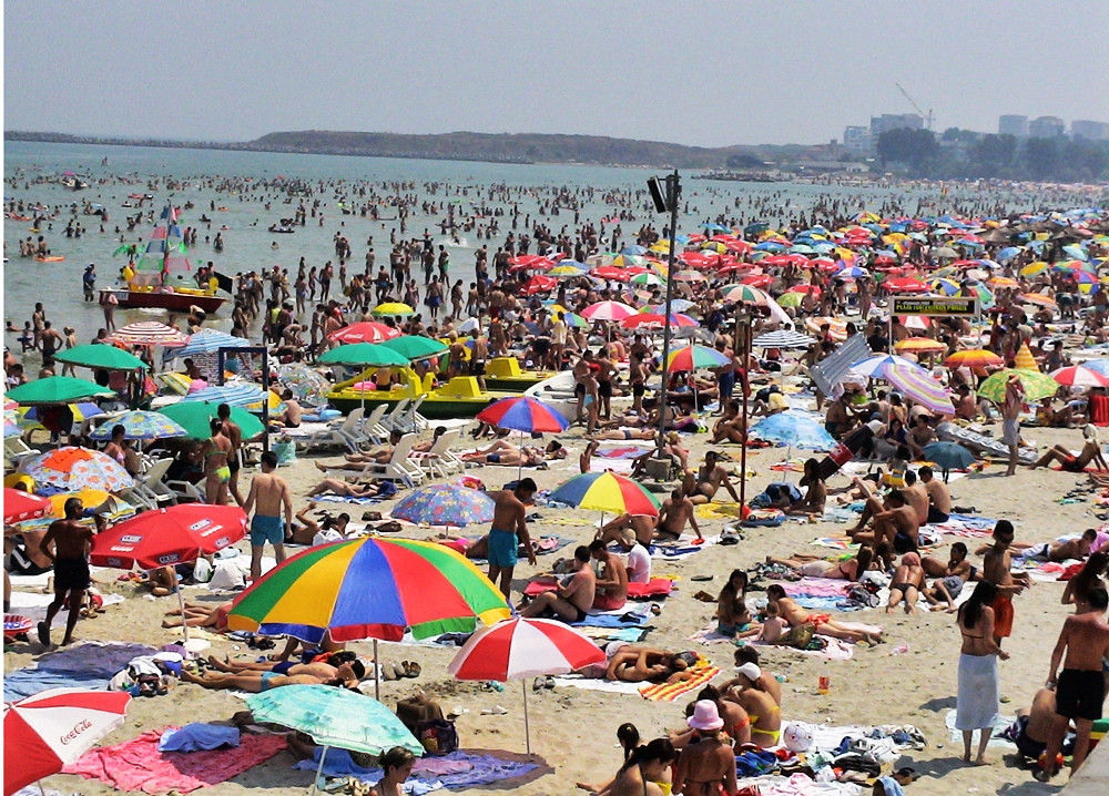 150.000 de turisti pe litoral, in prima zi de toamna. Cat de ieftina e o vacanta in luna septembrie
