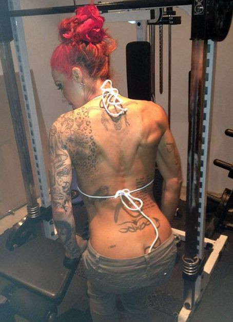 A renuntat la feminitate si nu regreta. Barbatii o doreau insa inainte de-a arata asa. FOTO