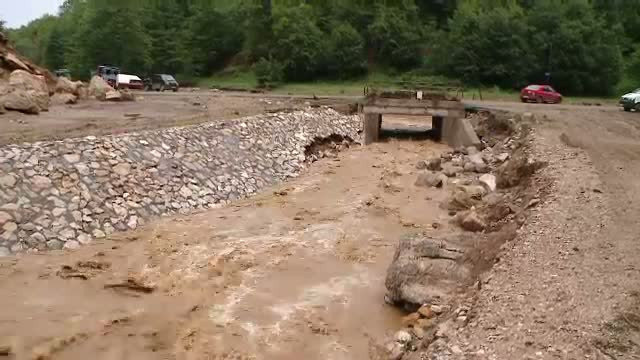 Anul extremelor. Dupa saptamani de arsita, vijelii si inundatii. Imagini din Caras Severin