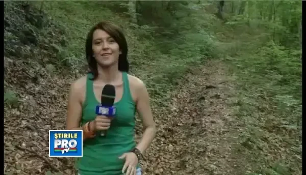 Interventie dificila. Cadavrul unui barbat, gasit intr-o vale adanca de mai bine de 50 de metri