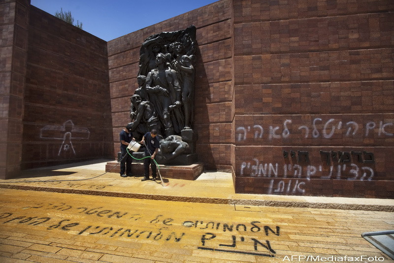FOTO. Mesaj socant in Muzeul din Ierusalim: "Multumim Hitler pentru Holocaust!" Cine sunt autorii