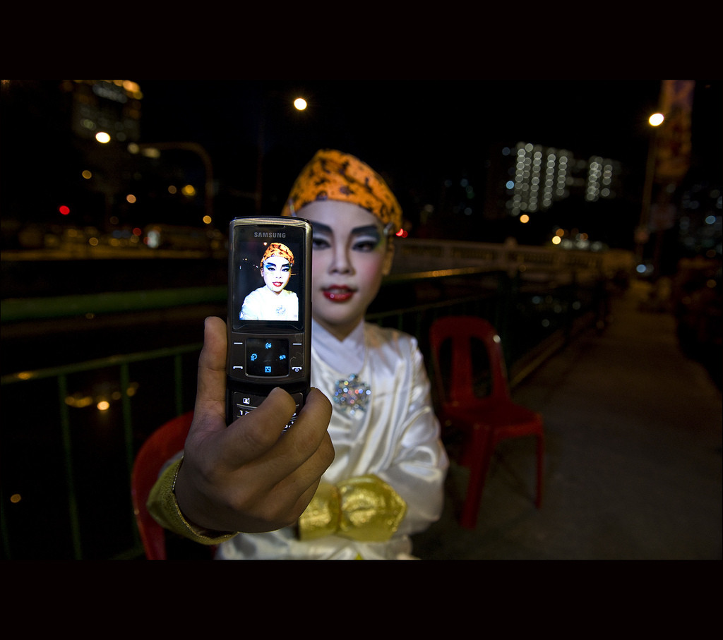 Si-a cumparat primul mobil la 49 de ani si a primit 70 de amenintari intr-o saptamana! VEZI DE CE