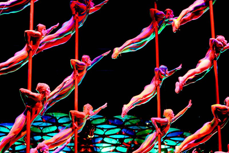 Celebra trupa de acrobati "Cirque du Solei" a pregatit un spectacol in memoria lui Michael Jackson