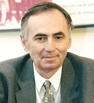 Radu Calin Cristea, desemnat director interimar TVR.Sergiu Nicolaescu:Ati mai lucrat in televiziune?