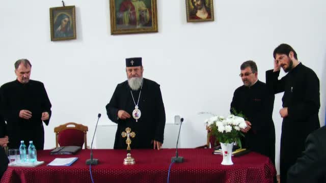 Mai multi preoti au candidat la alegerile locale, desi Sfantul Sinod interzice acest lucru