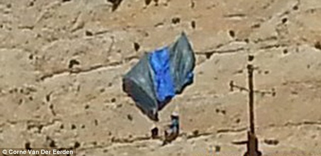 Un parasutist suspendat la 70 de metri inaltime si-a sunat iubita pentru a o calma. Ce a urmat