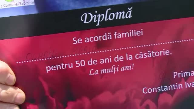 Lupta pentru voturi: oameni pusi de preot sa jure cu mana pe Biblie ca vor vota un anume candidat