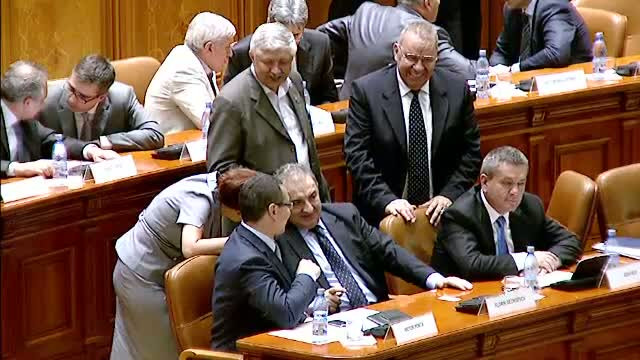 Efectul victoriei categorice in alegeri: Guvernul Ponta ramane fara 16 sustinatori in Parlament