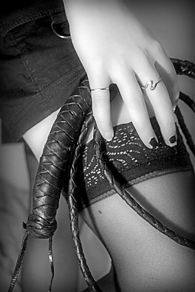 Scene demne de un film interzis minorilor intr-o casa parasita. Ce au descoperit doi pescari