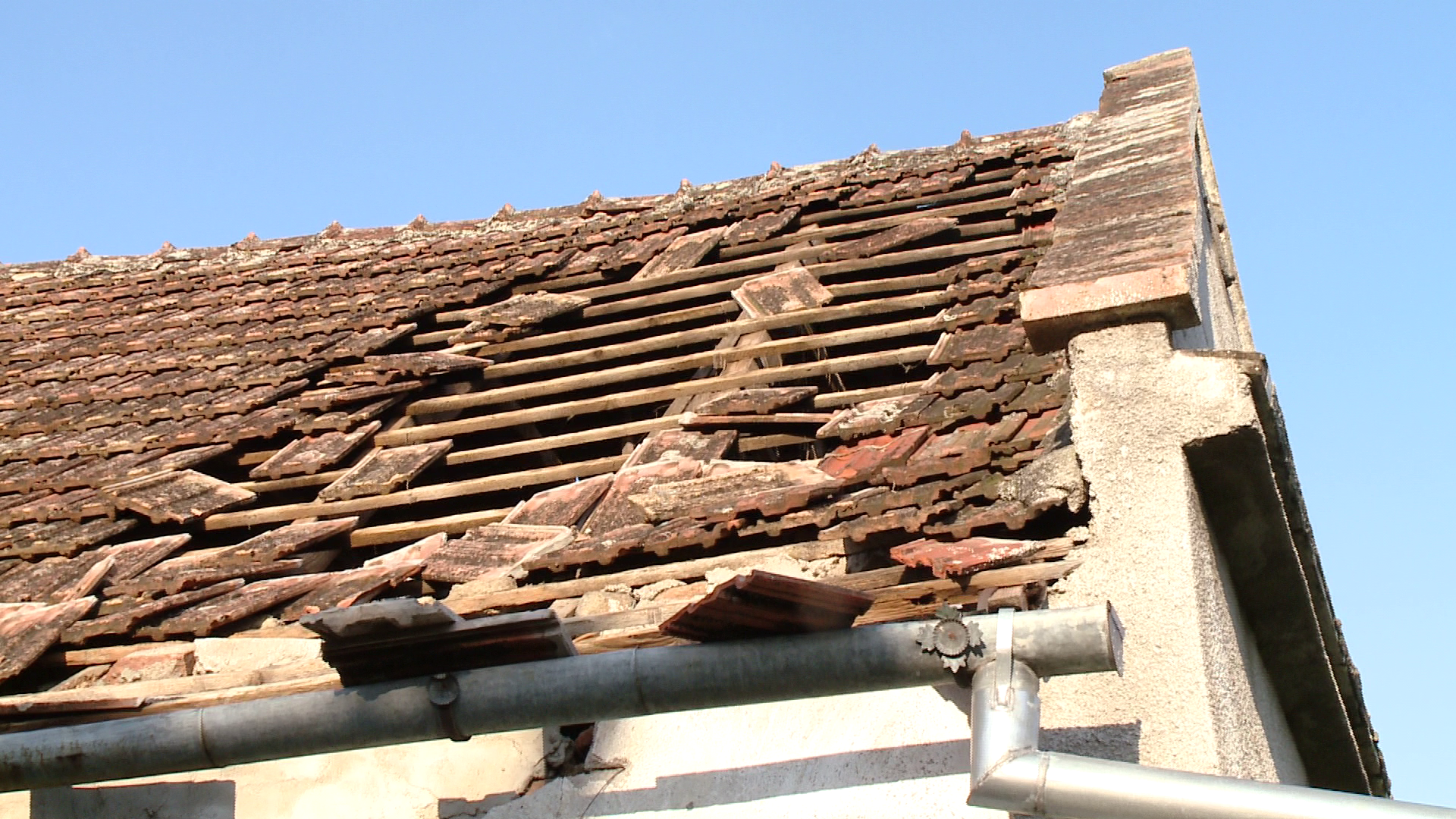 Furtuna din Arad a avariat peste 400 de case. Afla ce pagube a provocat