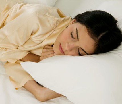 Turistii de pe un aeroport din Japonia se inghesuie sa cumpere o perna cu forma ciudata. Cum arata