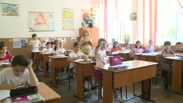 Ministrul Eugen Nicolaescu: Din 2014 introducem in programa scolara ore de educatie sanitara