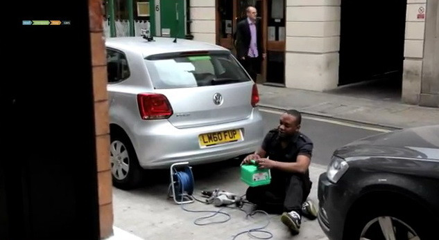 CUM sa FURI benzina in VAZUL TUTUROR! Experimentul asta spune MULTE despre ENGLEZI VIDEO