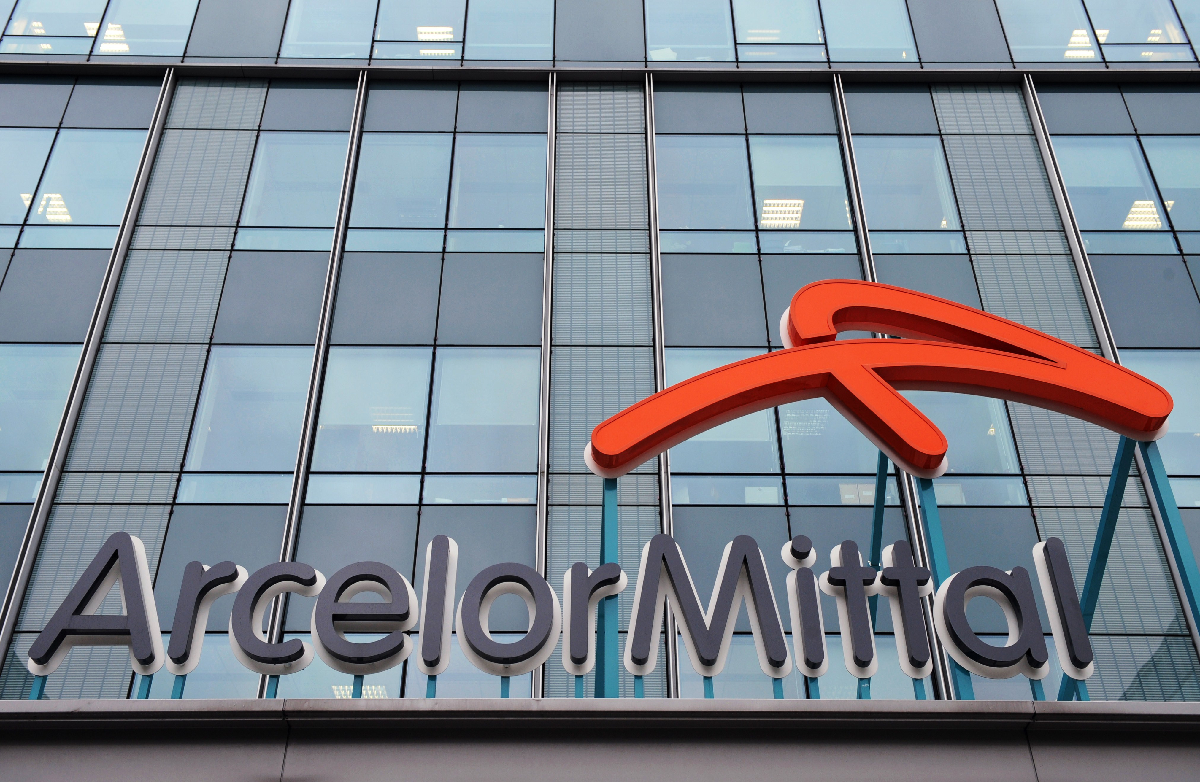 Scandal rasist la ArcelorMittal. Un angajat a luat 25 mil dolari dupa ce a dat compania in judecata