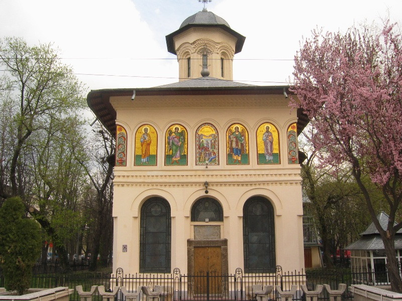 Ultimul drum pentru preotul din Focsani, ucis in biserica. 50 de prelati au oficiat slujba