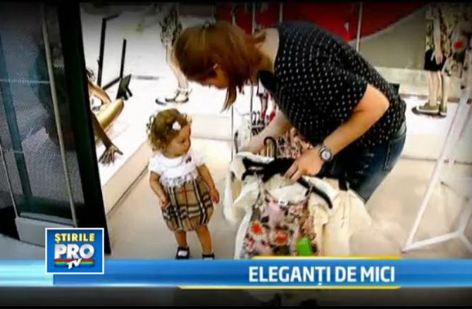 Eleganti de mici. Cateva branduri au creat haine identice pentru parinti si copii. VIDEO
