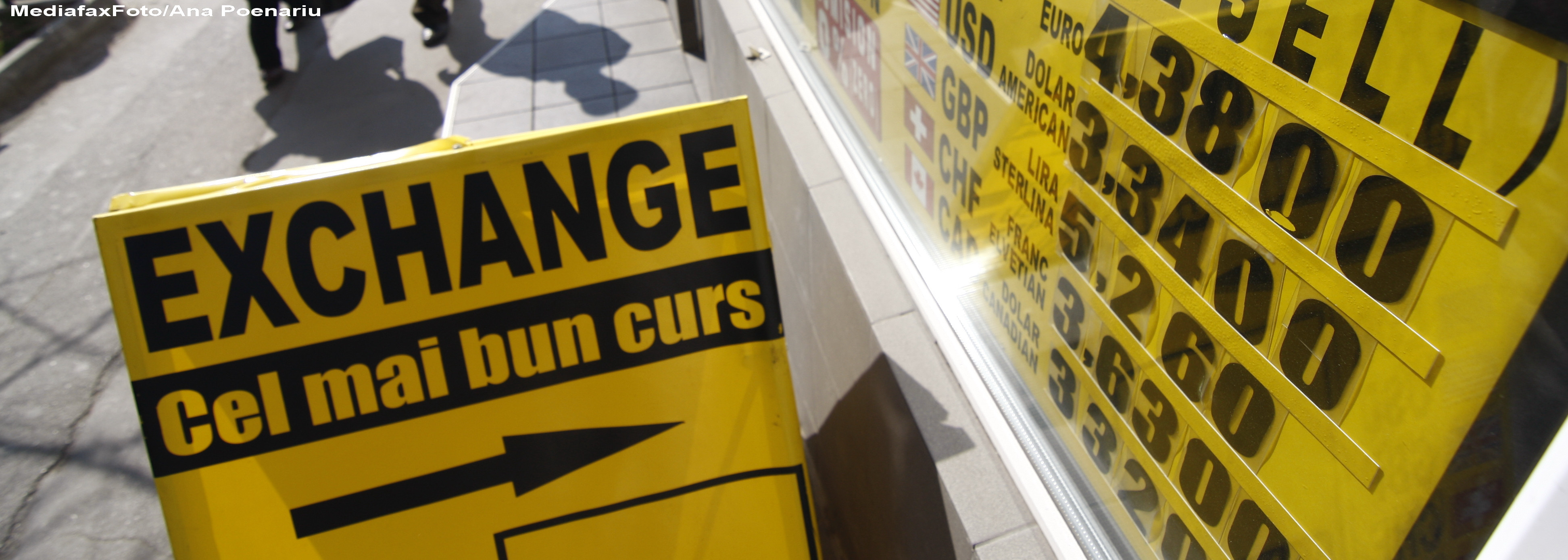 Un nou maxim istoric pentru euro si dolar. 1 EURO = 4,5275 LEI