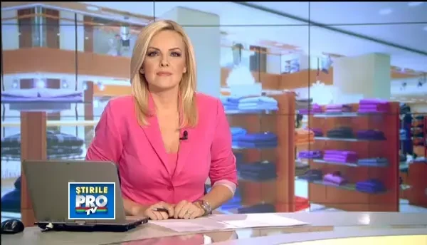 Eleganti de mici. Cateva branduri au creat haine identice pentru parinti si copii. VIDEO