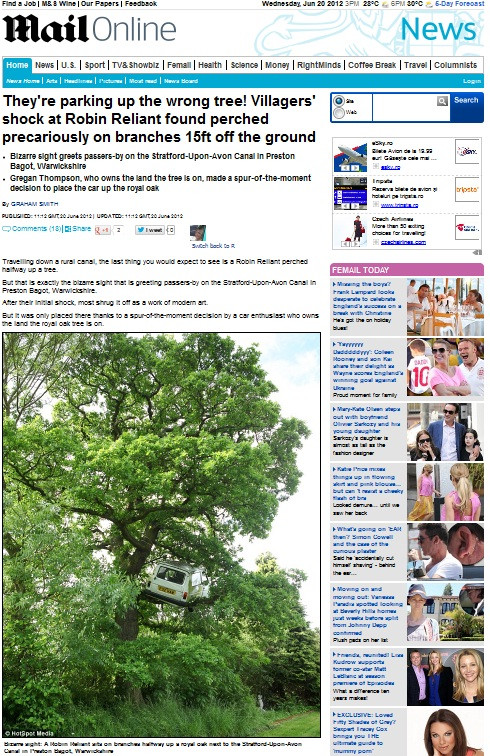 Un barbat din Marea Britanie a gasit singurul loc de parcare permanent liber. Si-a pus masina in pom