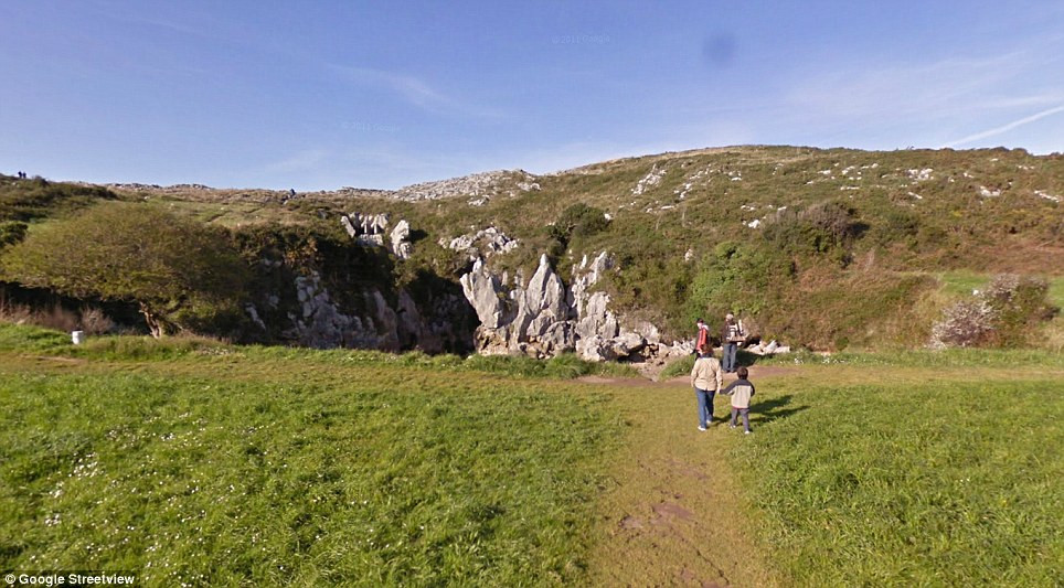 Paradisul ascuns din Spania. Plaja formata in milioane de ani, desi se afla in mijlocul dealurilor