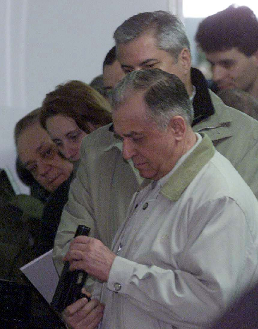 Pe cine da vina Ion Iliescu pentru gestul lui Adrian Nastase