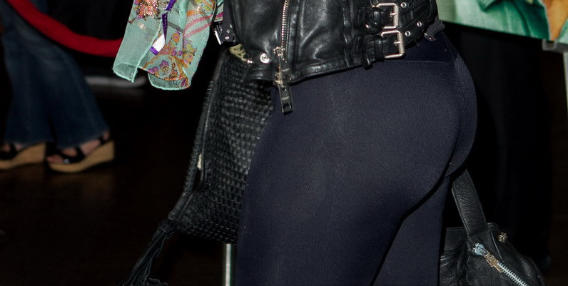 Trupul care a invins varsta. Greu de crezut ca vedeta din imagine arata asa in ciuda celor 66 de ani