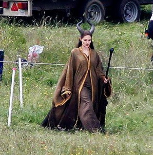 Angelina Jolie are coarne si ochi galbeni intr-un film de 170 de milioane de . Vezi cum arata