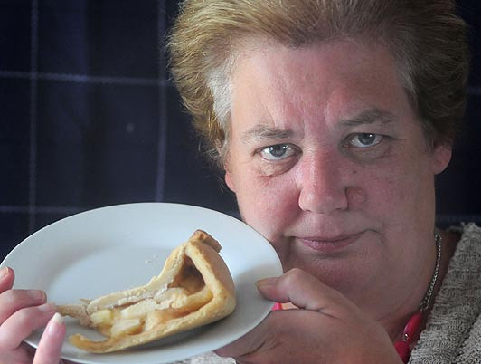 Angajata unui restaurant concediata dupa 12 ani de zile. "Cand am vazut motivul am inceput sa plang"