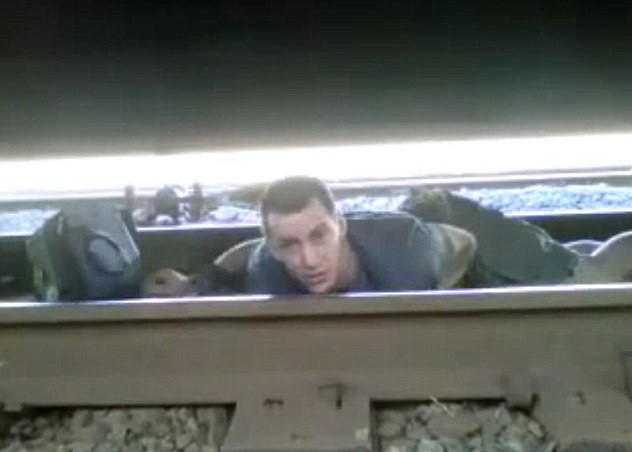 "Voi muri".Experienta unui american, vecina cu nebunia.Gestul sau depaseste imaginatia oricui. Video