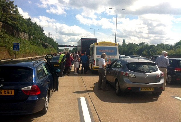Sute de masini au ramas blocate in trafic, in toiul verii. Ce a urmat este uluitor