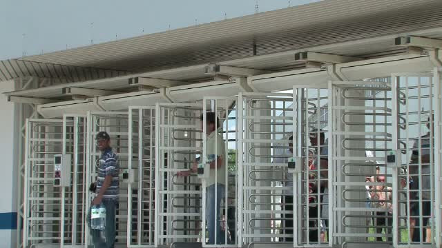 Fabrica Dacia din Pitesti opreste din nou productia pentru 2 zile. Angajatii se tem de somaj tehnic