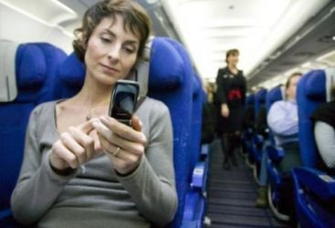 Cat de periculoasa este folosirea mobilelor in avion? Explicatiile pilotilor romani