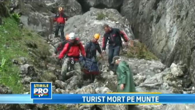 Ploile au transformat muntii in capcane.Barbat mort in Bucegi dupa ce a fost luat de ape in drumetie