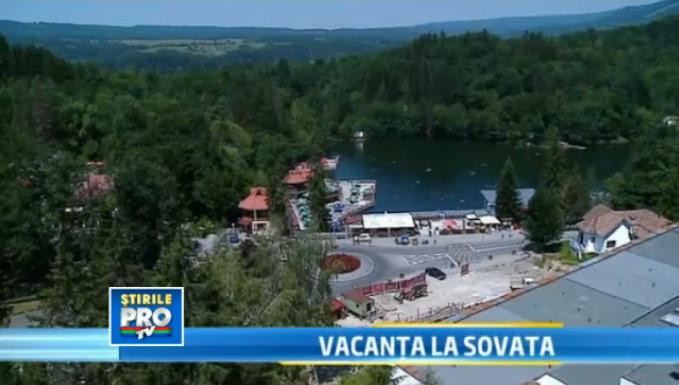 Turistii straini au gasit un nou loc magic in Romania. Cum arata unicul lac helioterm din Europa