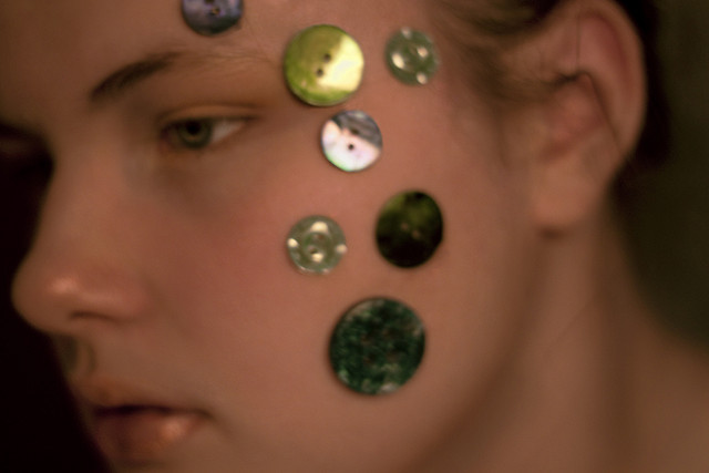 Fata care sufera de una dintre cele mai ciudate boli din lume:"Ma sperie ideea sa ating asa ceva"