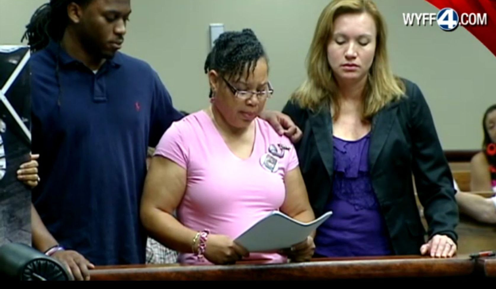 O mama e somata sa plateasca pentru curatarea locului unde fiul ei a fost ucis de o soferita beata