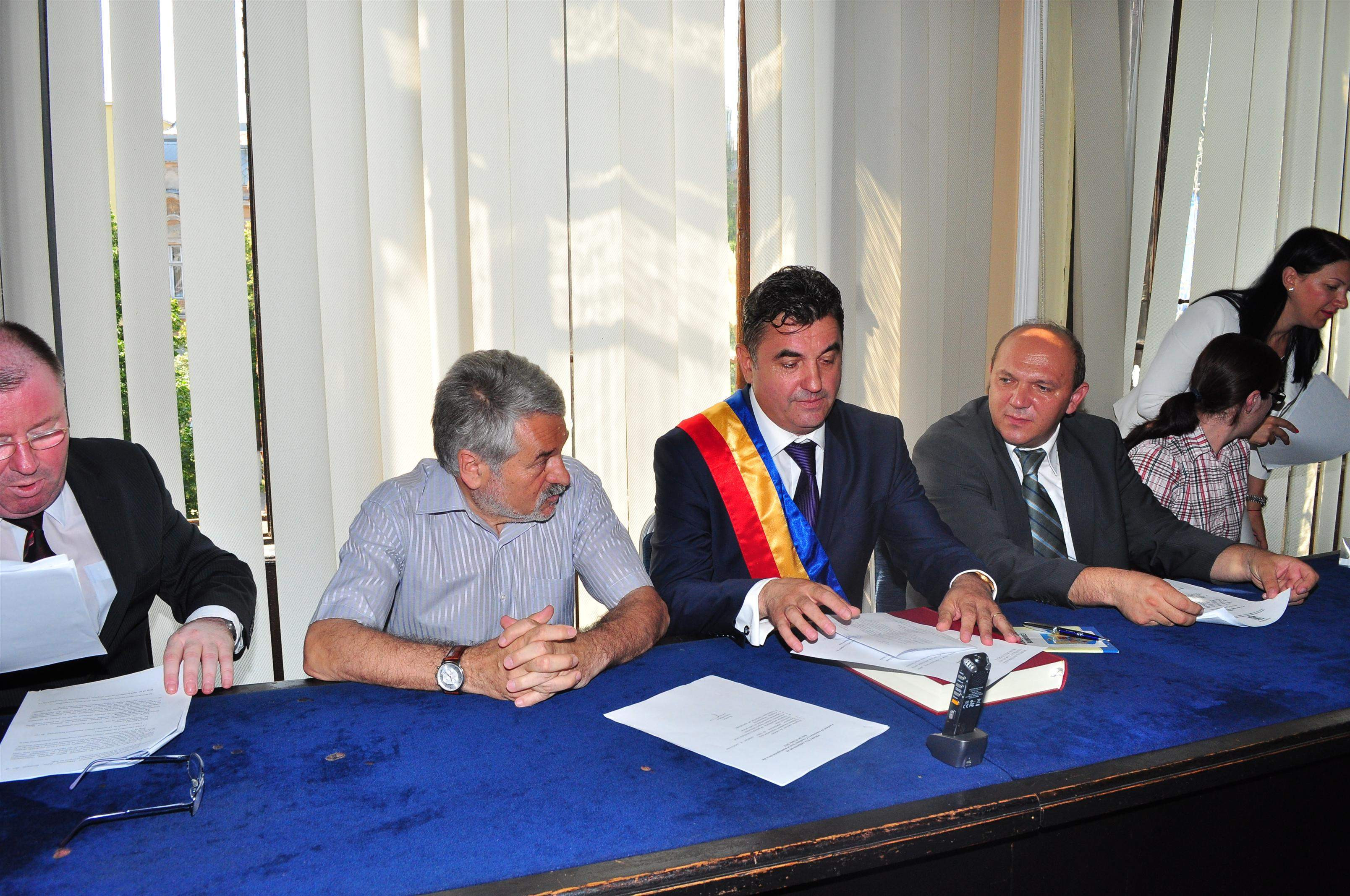 Noul primar al municipiului Deva, Petru Marginean (USL) a fost investit in functie