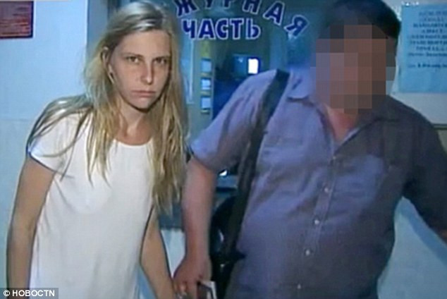 O rusoaica si-a ucis copiii de 4 si 7 ani aruncandu-i de la etaj, pentru ca "se saturase de ei"