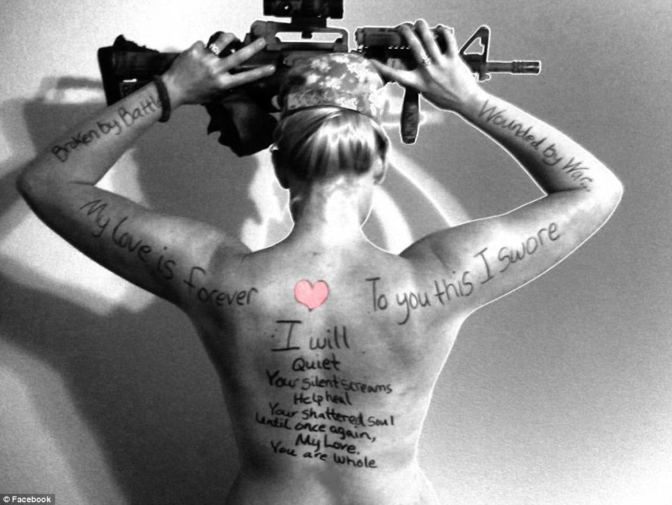 FOTO. "Luptand cu pieptul gol". Campania tulburatoare a sotiilor de militari din armata americana