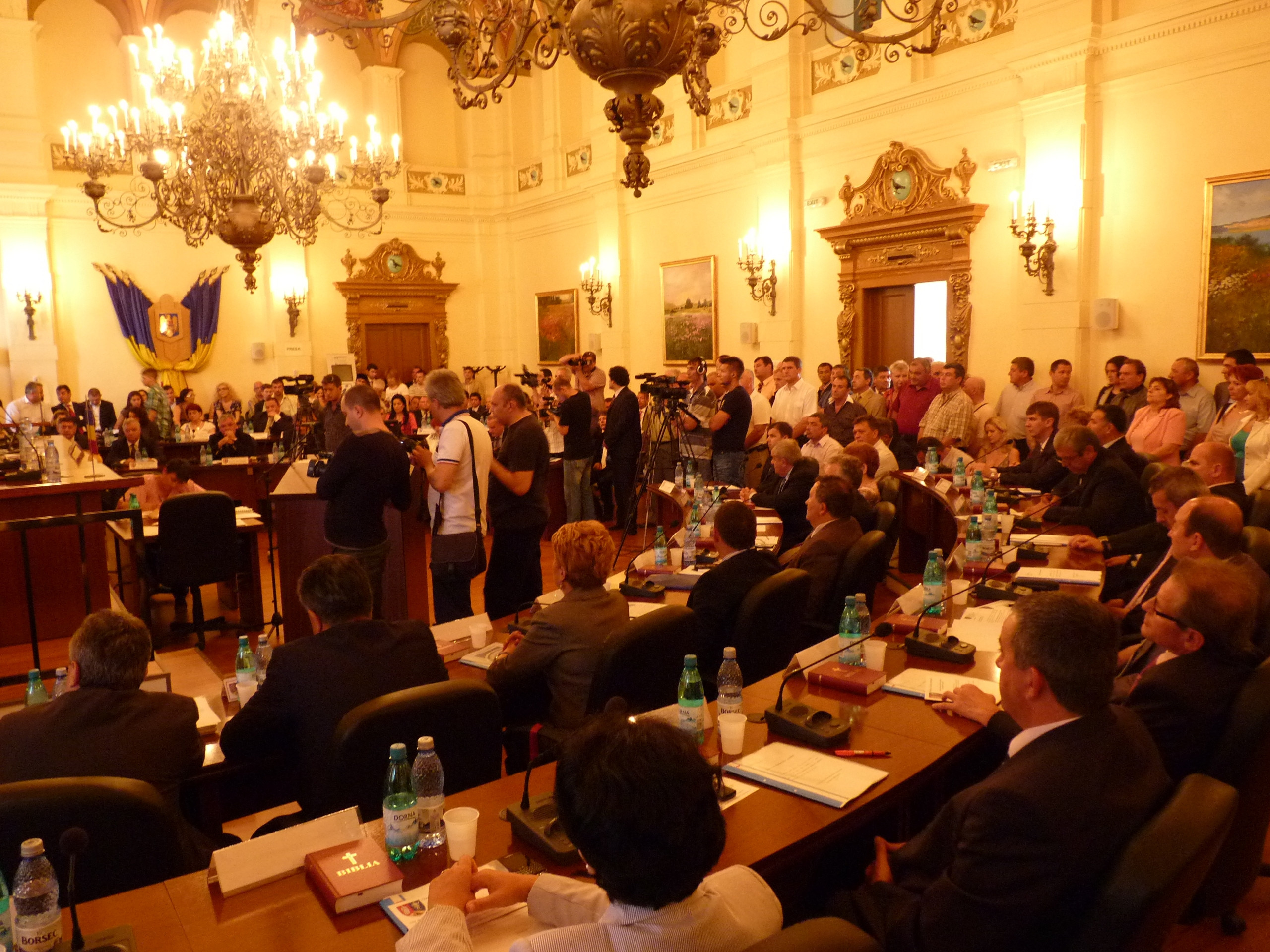 Mircea Molot (USL) a fost astazi investit in functia de presedinte al Consiliului Judetean Hunedoara