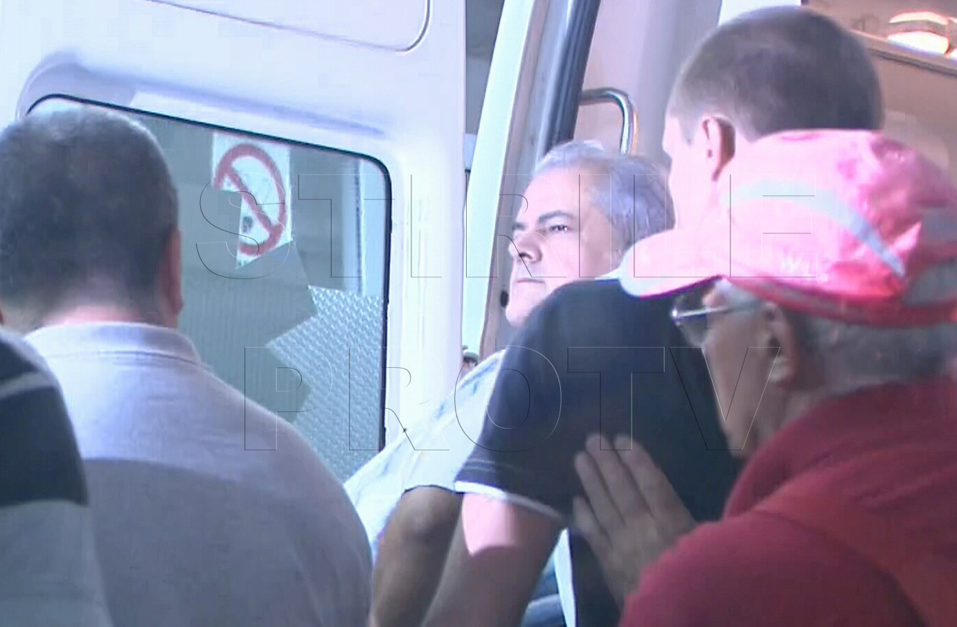 Nastase este detinutul N0049 si are un card unde familia si apropiatii pot depune bani