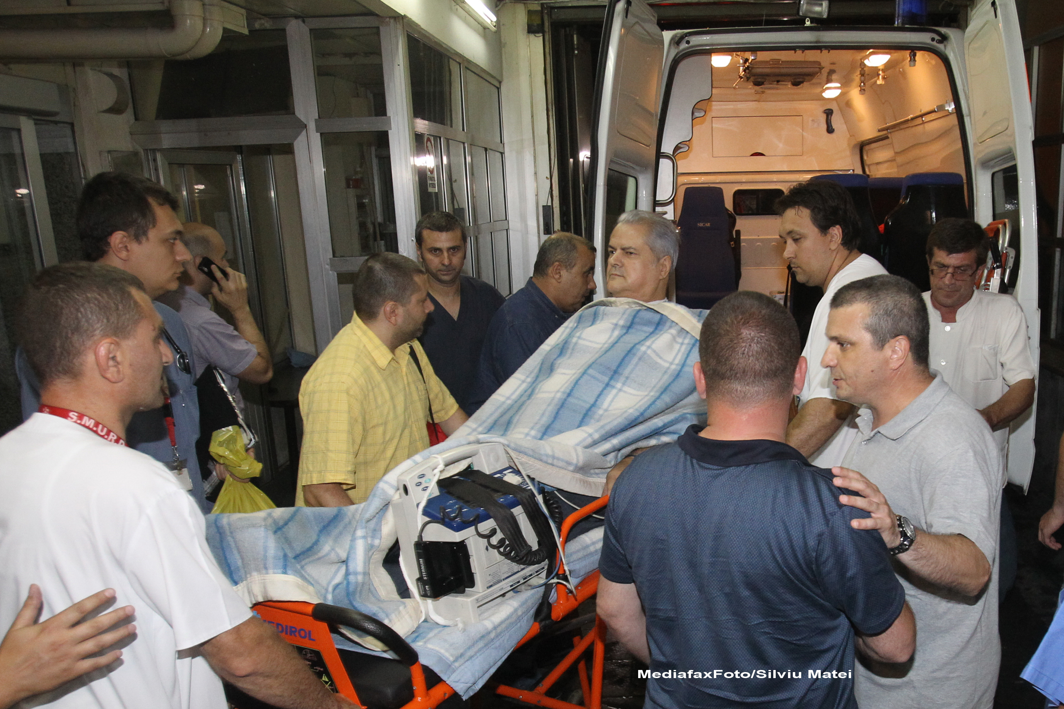 TB: Medicii de la Floreasca au incercat sa amane punerea in executare a mandatului in cazul Nastase