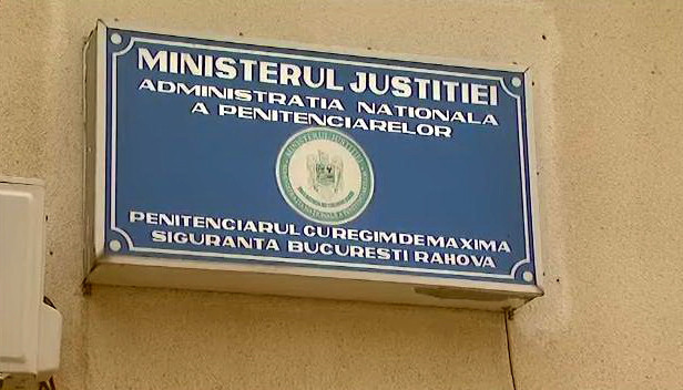 Imagini VIDEO din interiorul Penitenciarului Rahova. Cum arata in 2009 CELULA detinutilor si baia