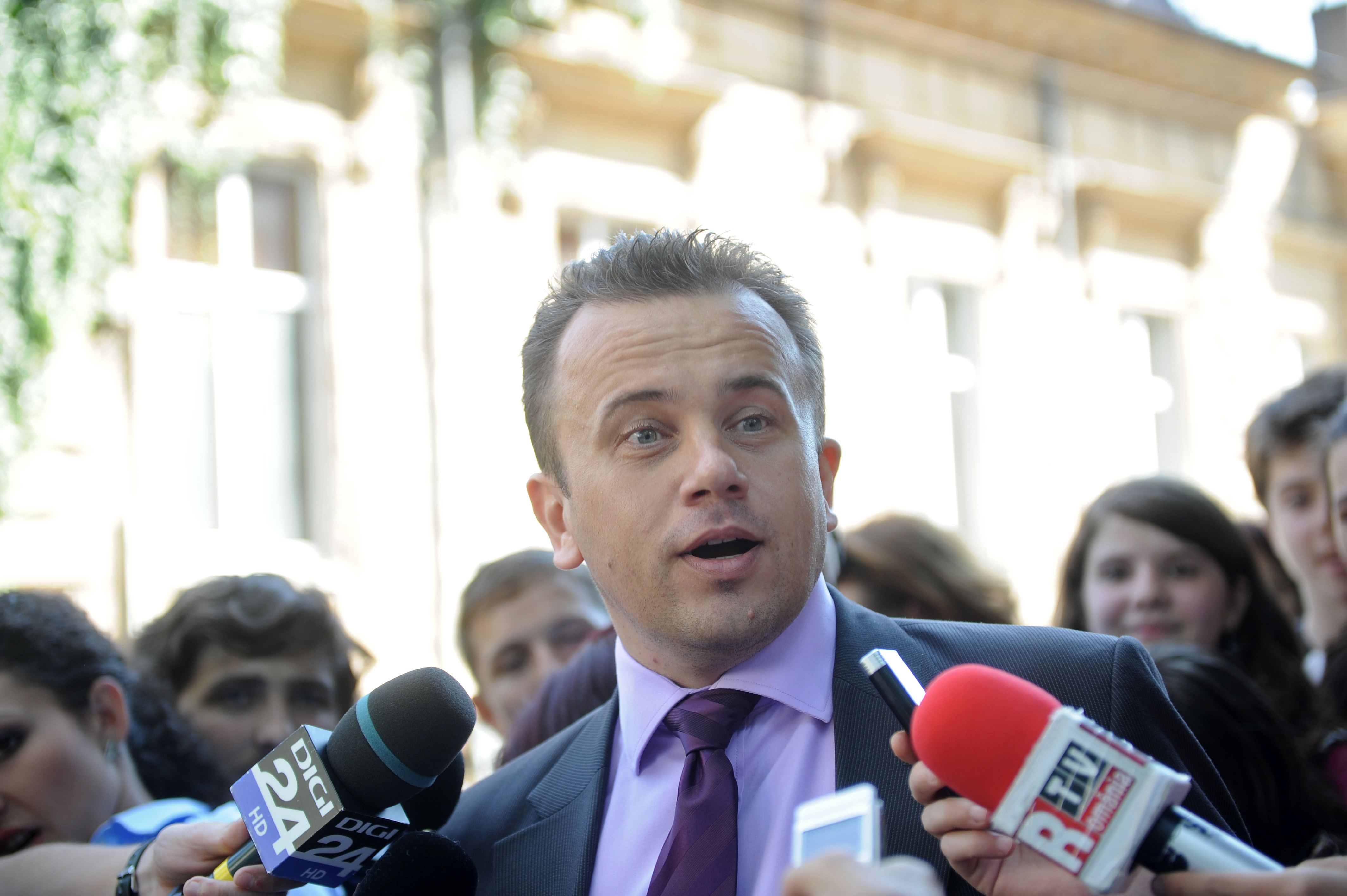 Liviu Pop, nemultumit ca s-a deplasat "pe cont propriu" la Arad din cauza normei de benzina