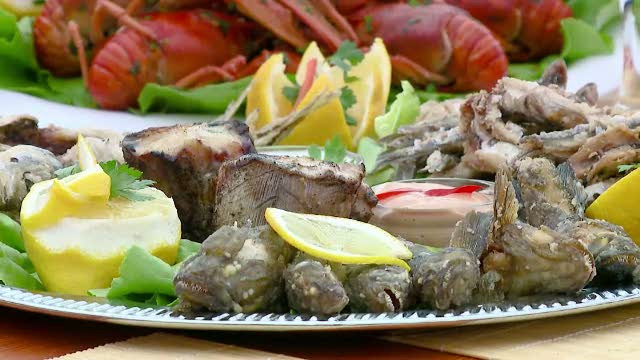 Uitati de hamsii, mici si bere. Pe litoral se gasesc adevarate delicatese, la preturi decente