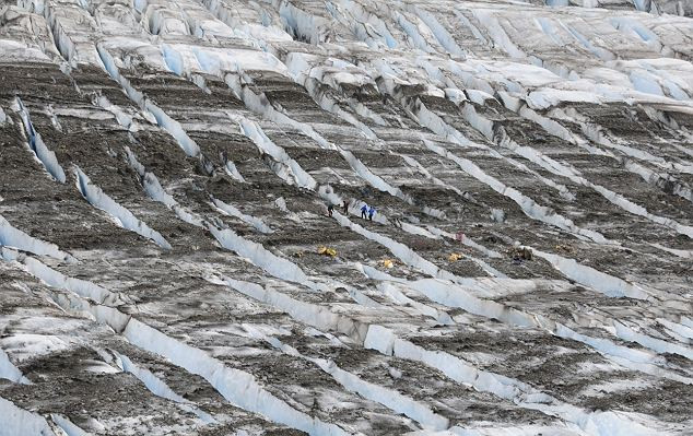 Avion cu 52 de persoane la bord, prabusit acum 60 de ani, descoperit intr-un ghetar din Alaska