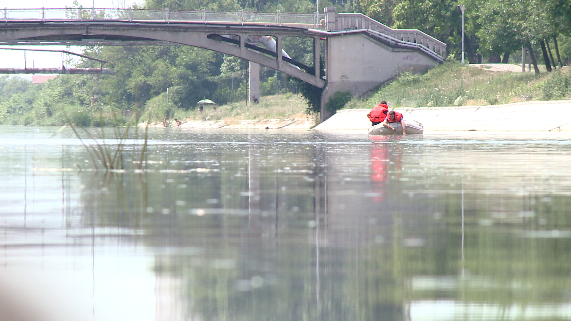 Un tanar de aproximativ 20 de ani a sarit in raul Bega si nu a mai iesit la suprafata